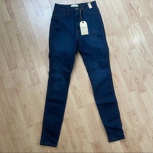 Vibrant dark stretch denim high rise skinny jeans